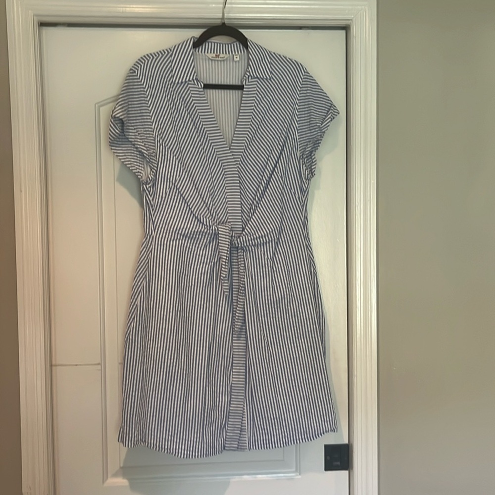Vineyard vines seersucker blue and white dress size 16